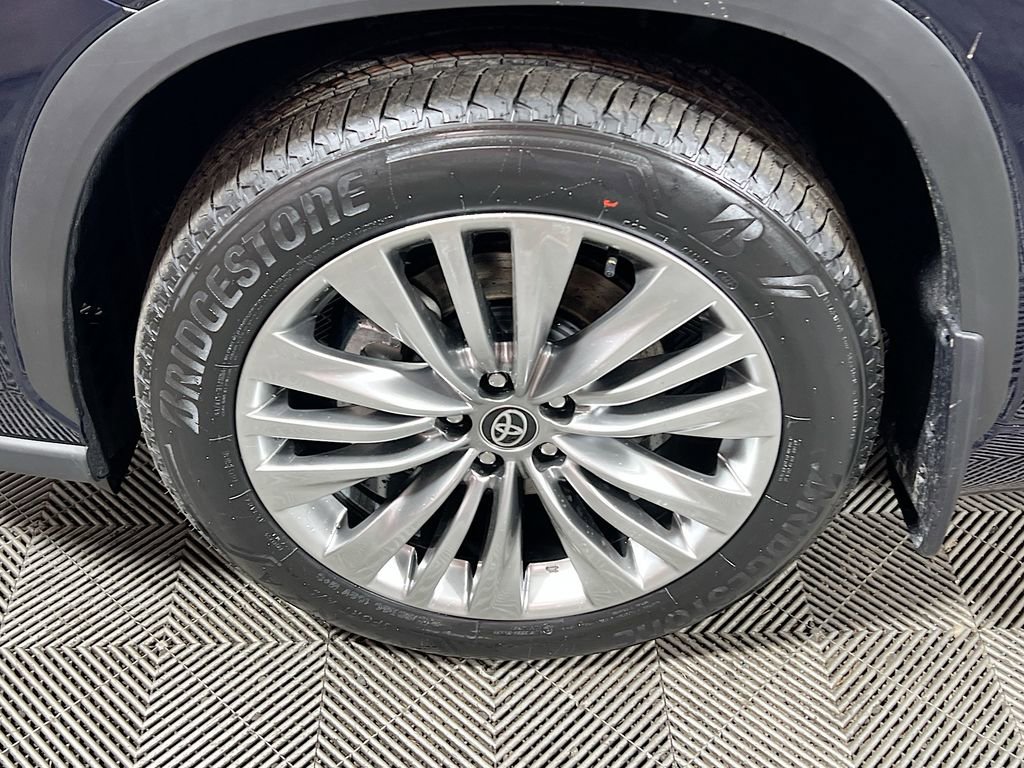 Certified 2026 Toyota Highlander Platinum image 26