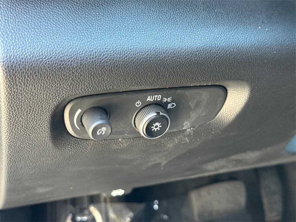 Used 2021 Chevrolet Traverse LS image 28