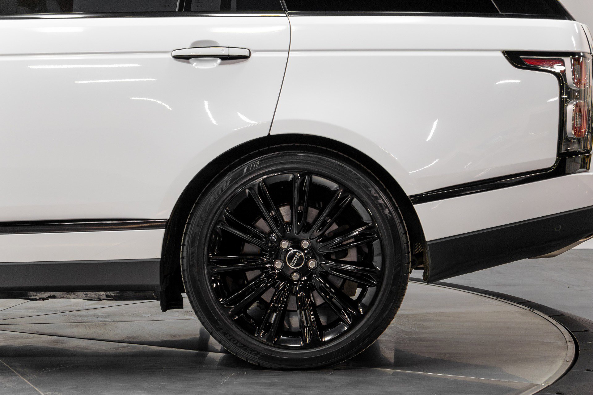 Used 2019 Land Rover Range Rover Long Wheelbase Autobiography image 40