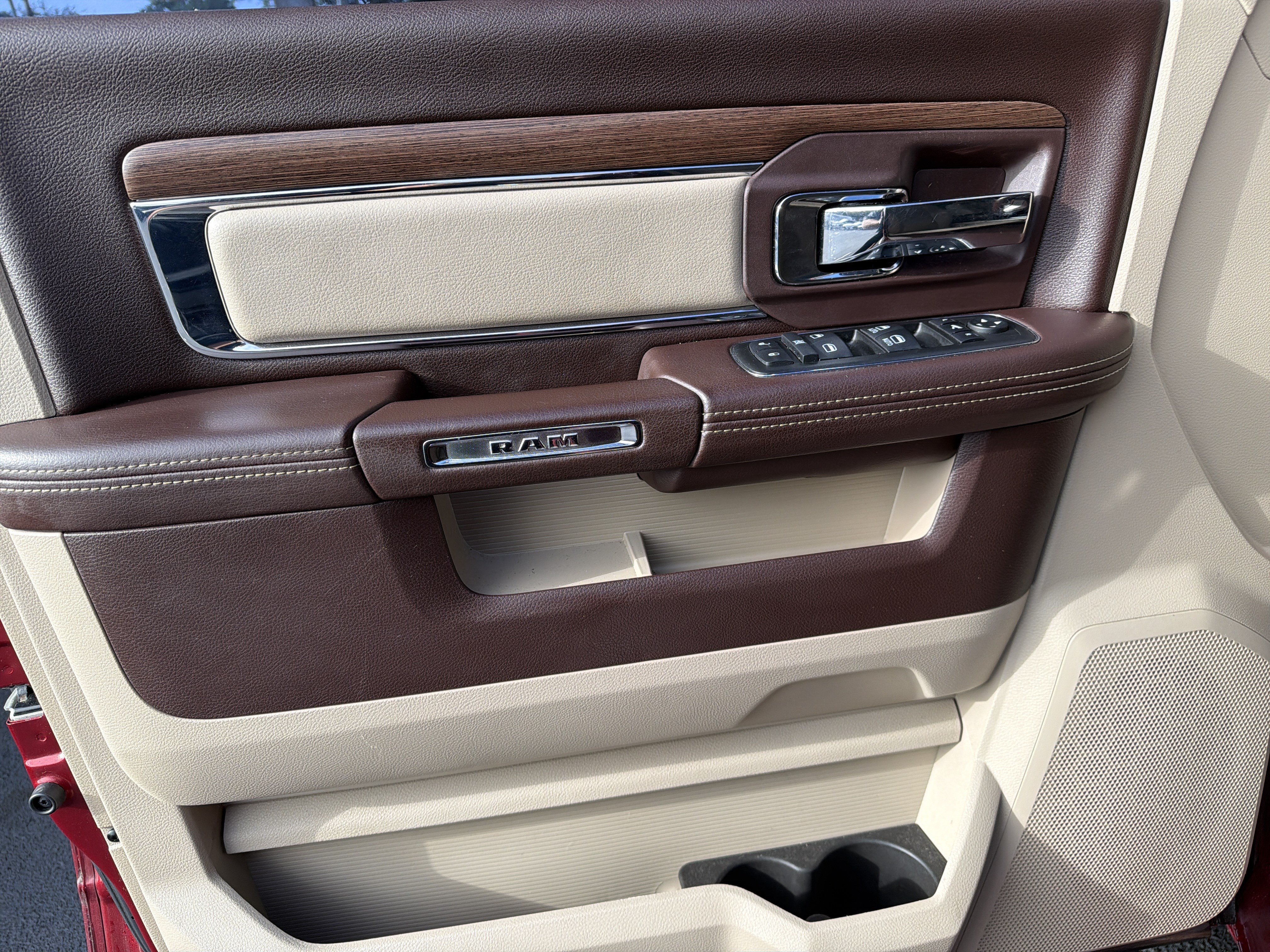 Used 2014 RAM 1500 Laramie w/ Convenience Group AWD/4WD image 13