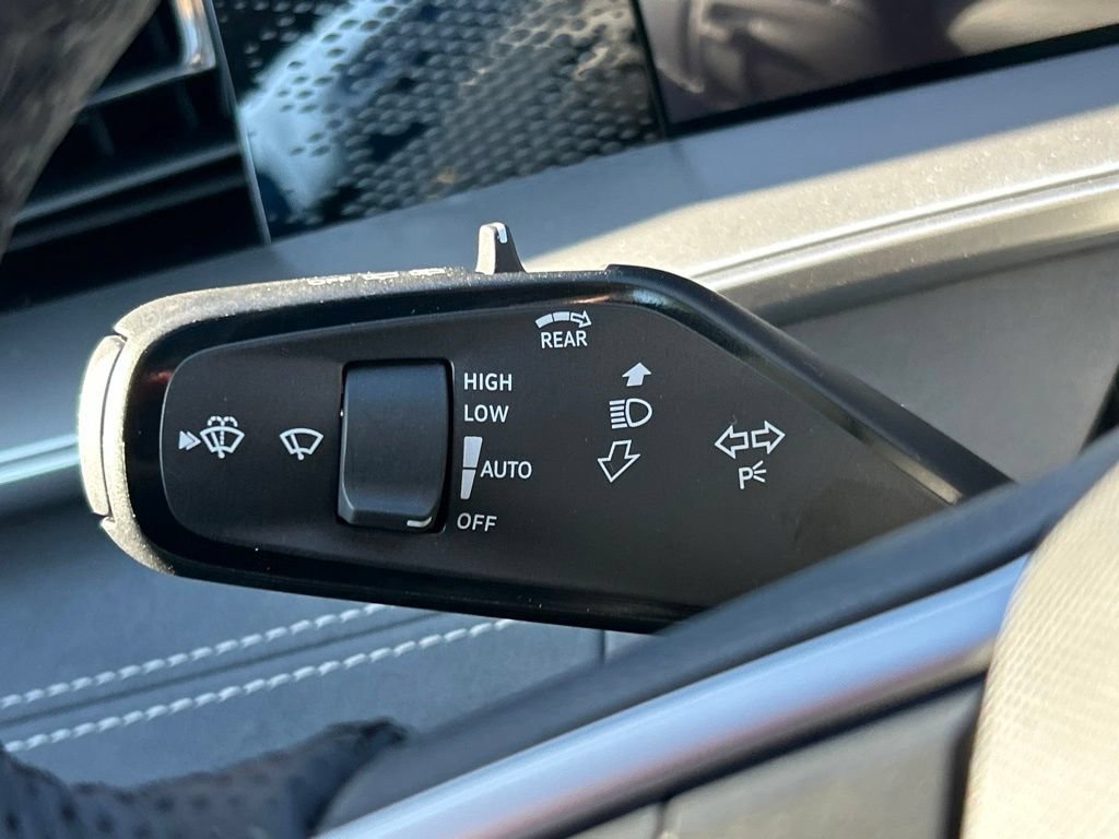 New 2026 Volkswagen Tiguan SE R-Line FWD image 30
