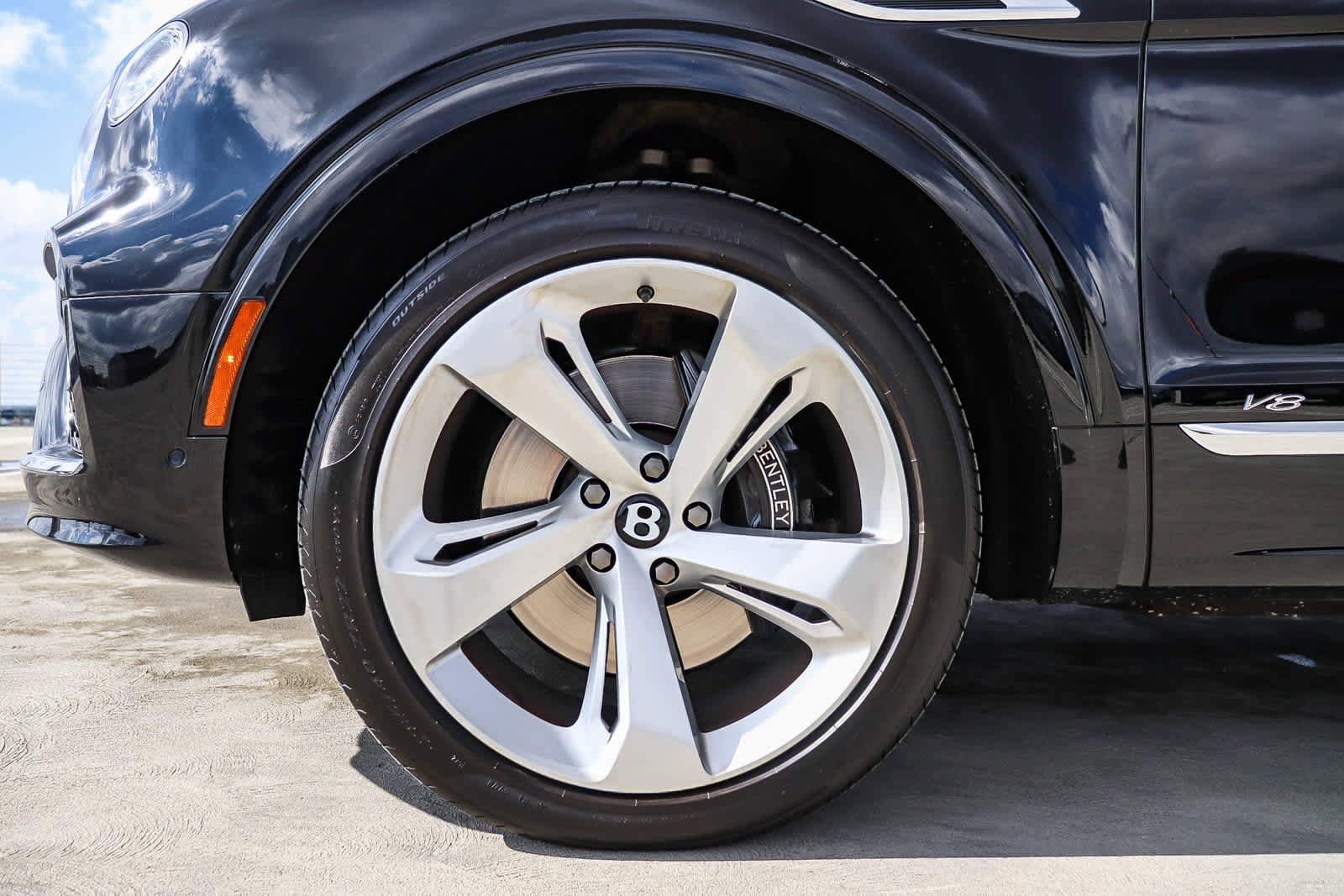 Used 2021 Bentley Bentayga AWD/4WD image 14