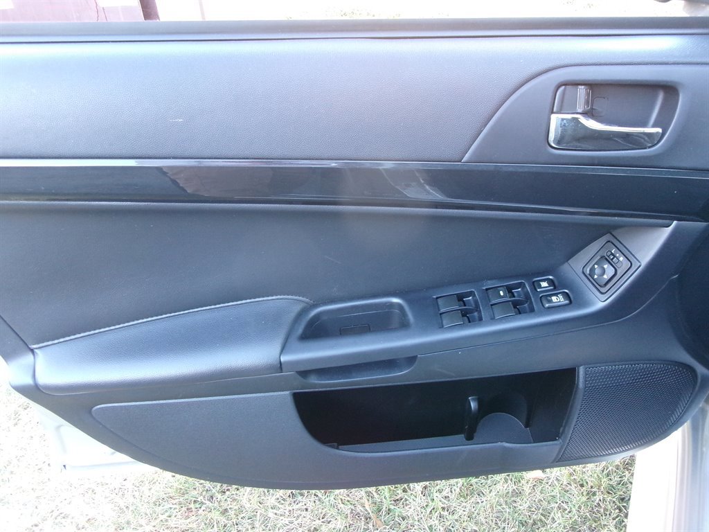 Used 2016 Mitsubishi Lancer ES image 12