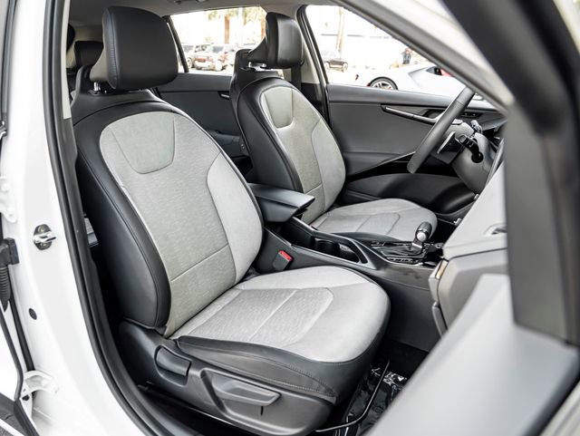 Used 2023 Kia Niro SX image 25