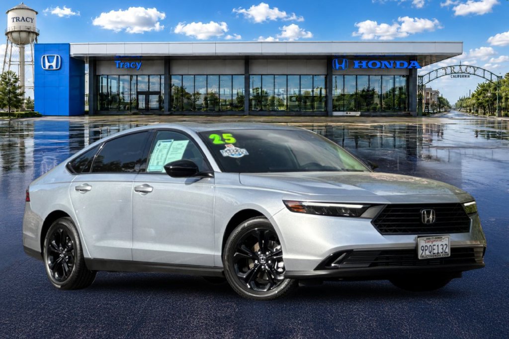 Used 2025 Honda Accord SE image 2