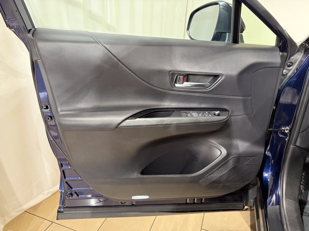 Certified 2023 Toyota Venza LE AWD/4WD image 15