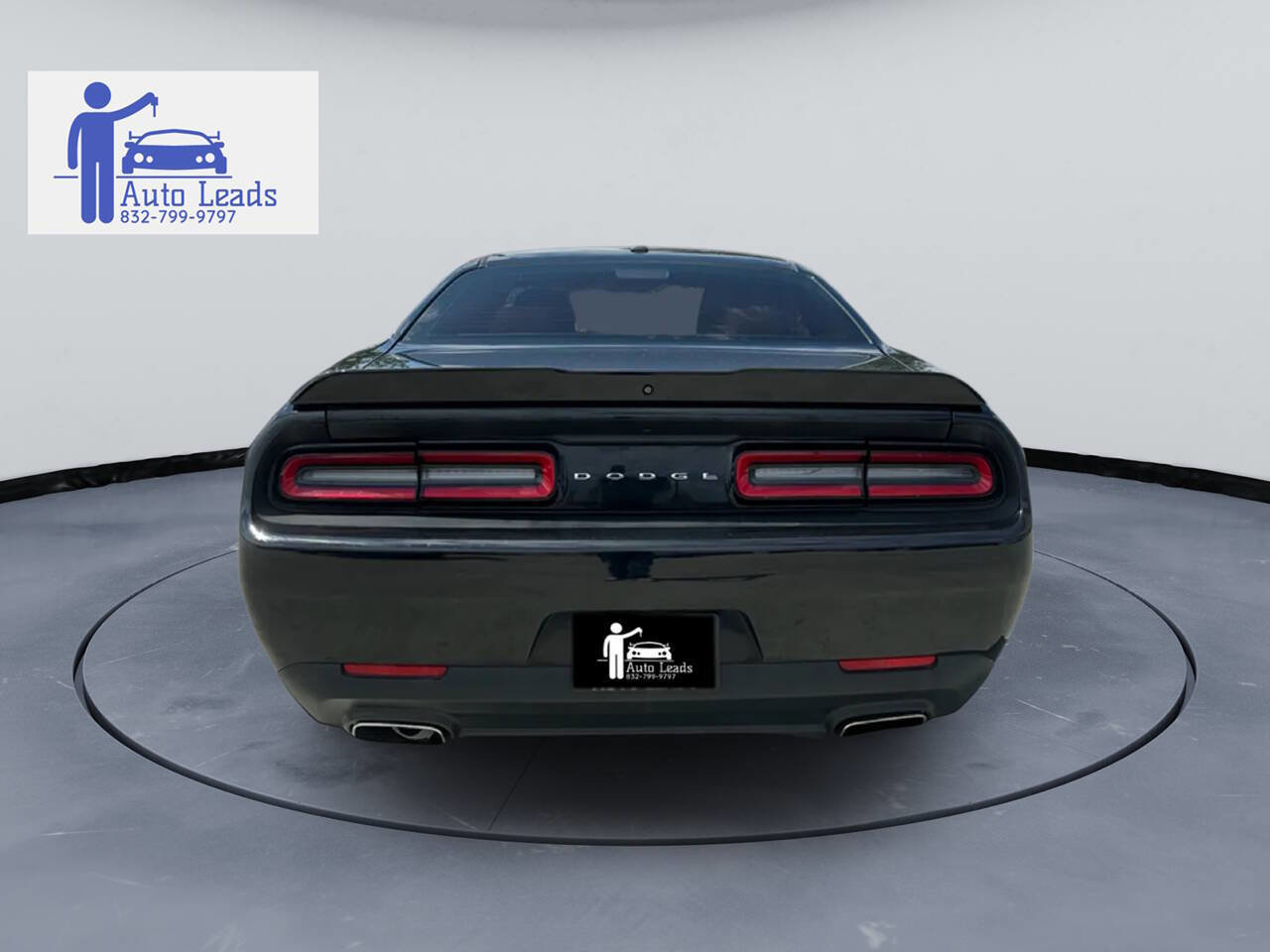 Used 2019 Dodge Challenger SXT image 7