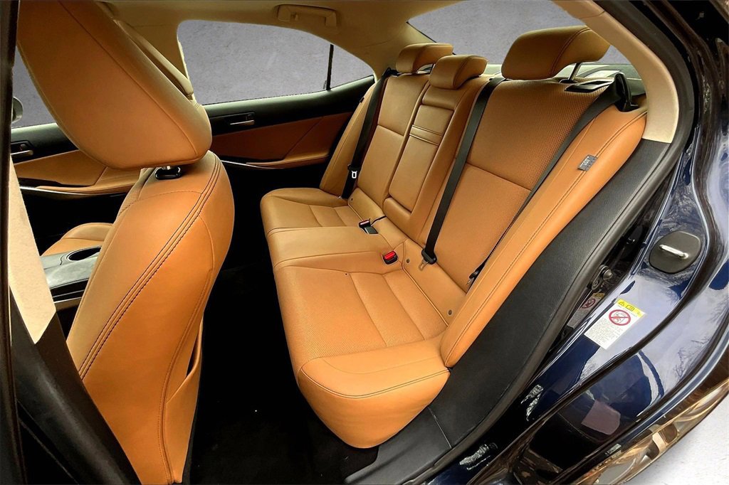 Used 2018 Lexus IS 300 AWD image 21