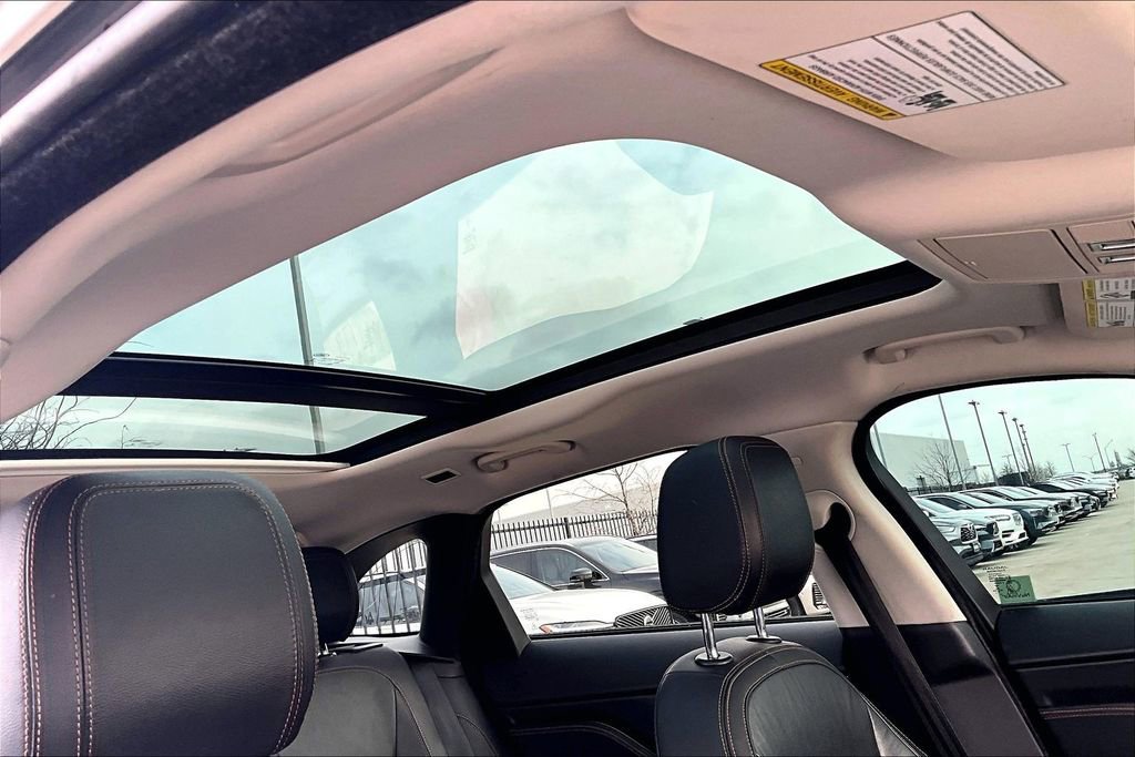 Used 2018 Jaguar F-PACE Prestige image 21