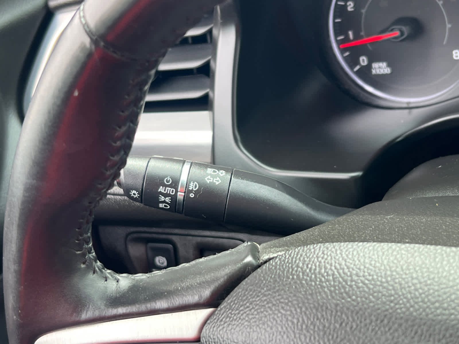 Used 2018 GMC Acadia SLE w/ Driver Alert Package I AWD/4WD image 19