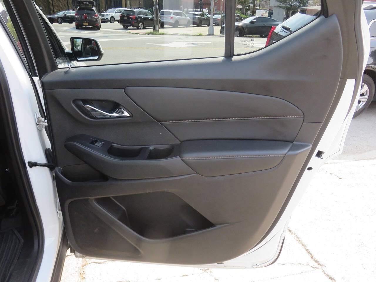 Used 2018 Chevrolet Traverse LT AWD/4WD image 29