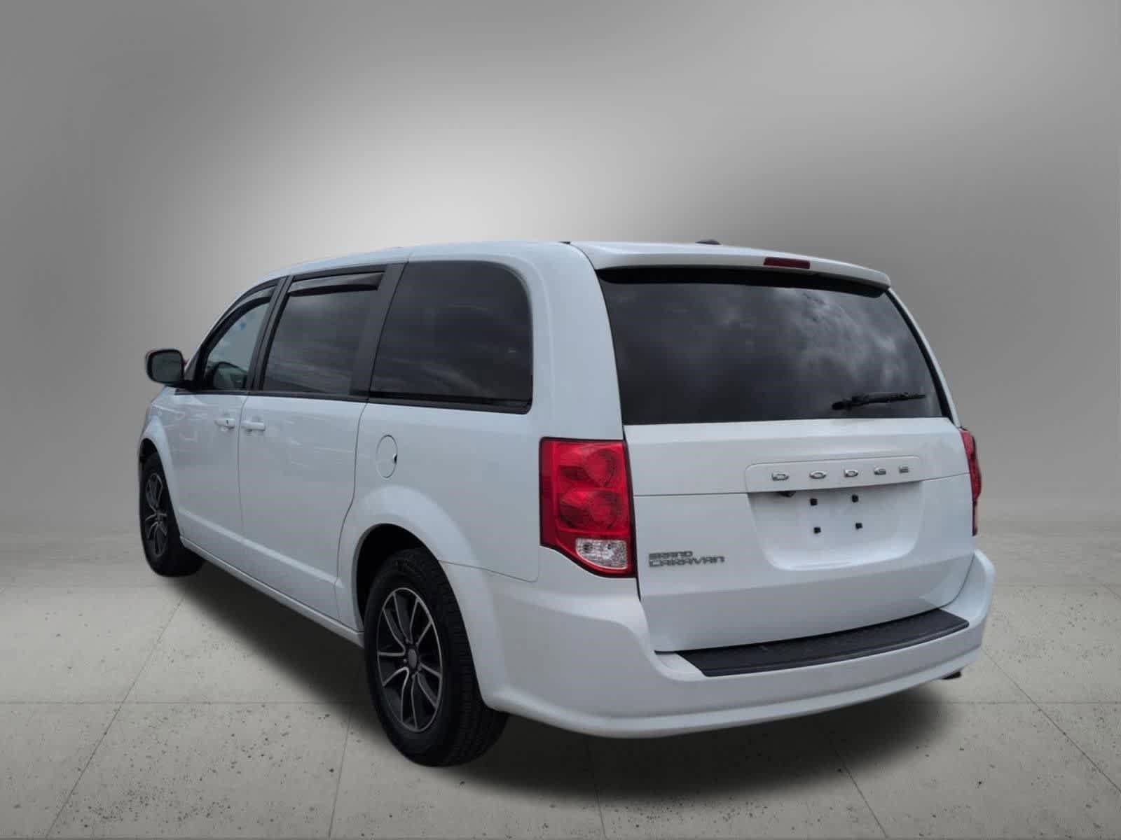 Used 2019 Dodge Grand Caravan SE FWD image 4
