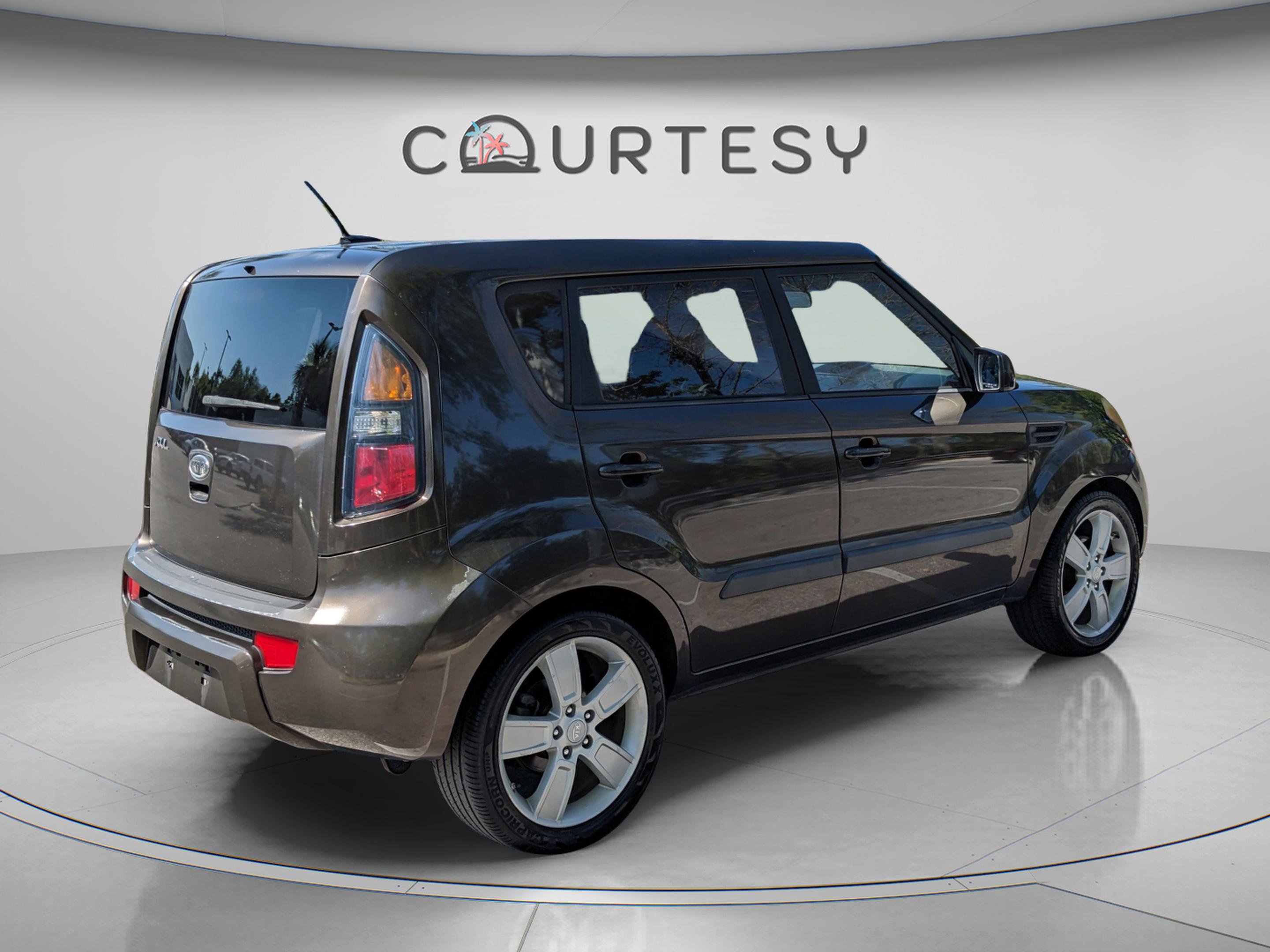 Used 2011 Kia Soul ! image 6