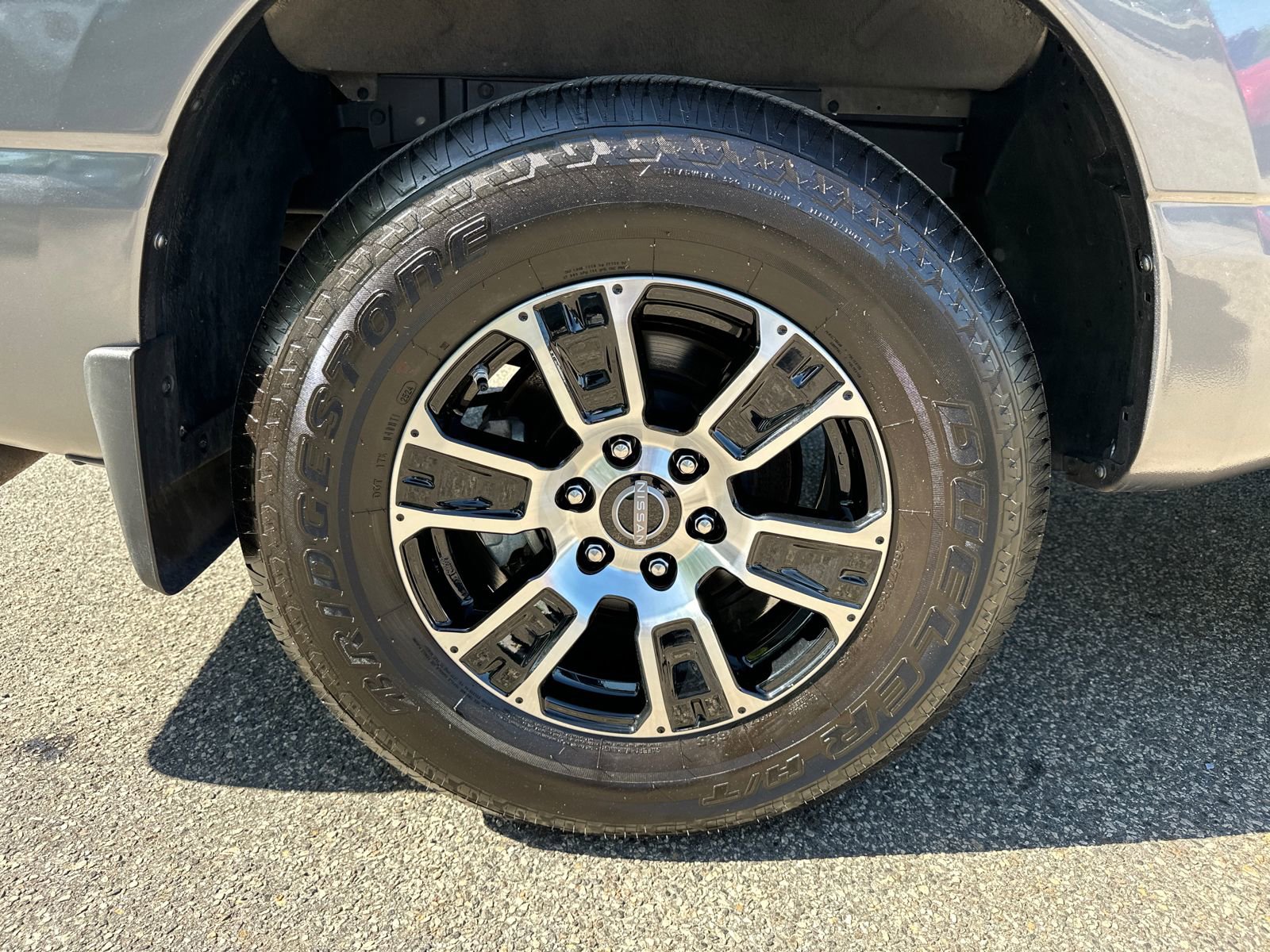 Used 2024 Nissan Titan SV w/ SV Convenience Package image 15