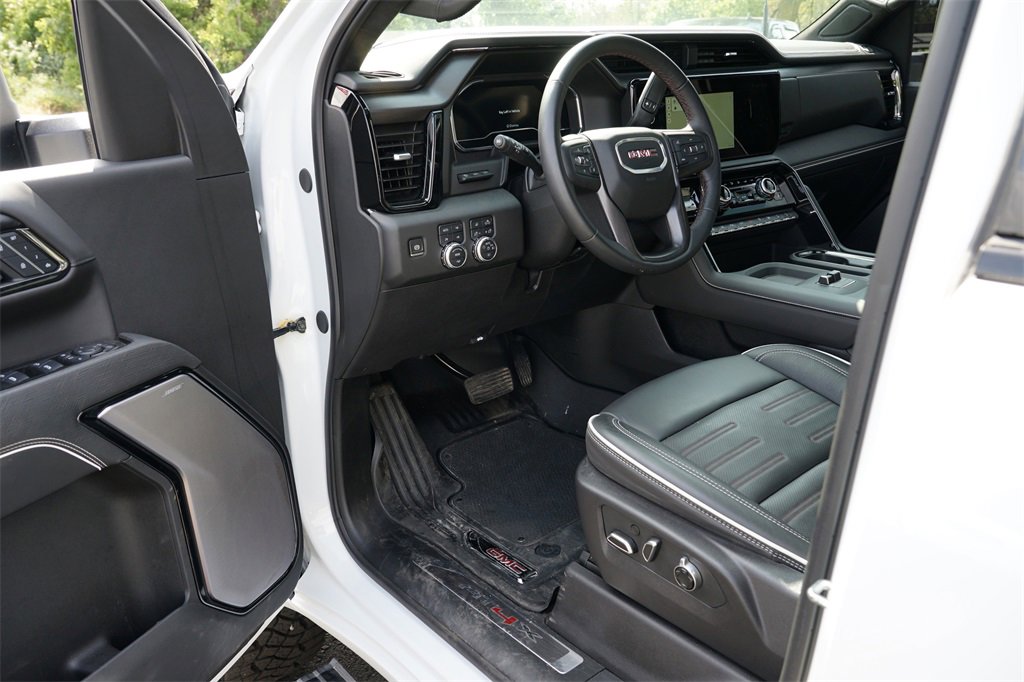 Used 2025 GMC Sierra 2500 AT4X image 13