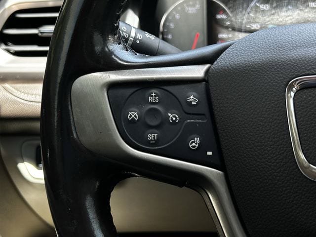 Used 2018 GMC Acadia Denali w/ Technology Package FWD image 14