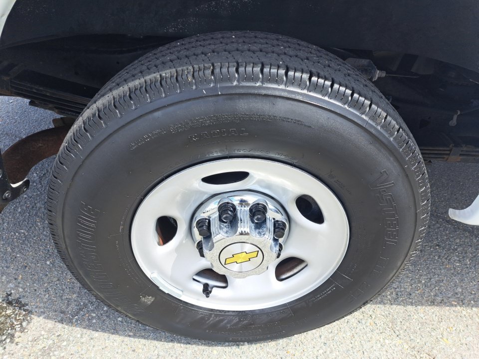Used 2024 Chevrolet Express 3500 LT w/ LT Preferred Equipment Group RWD image 18