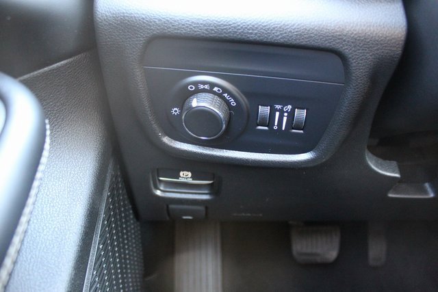 Used 2023 Jeep Grand Cherokee L Laredo image 14