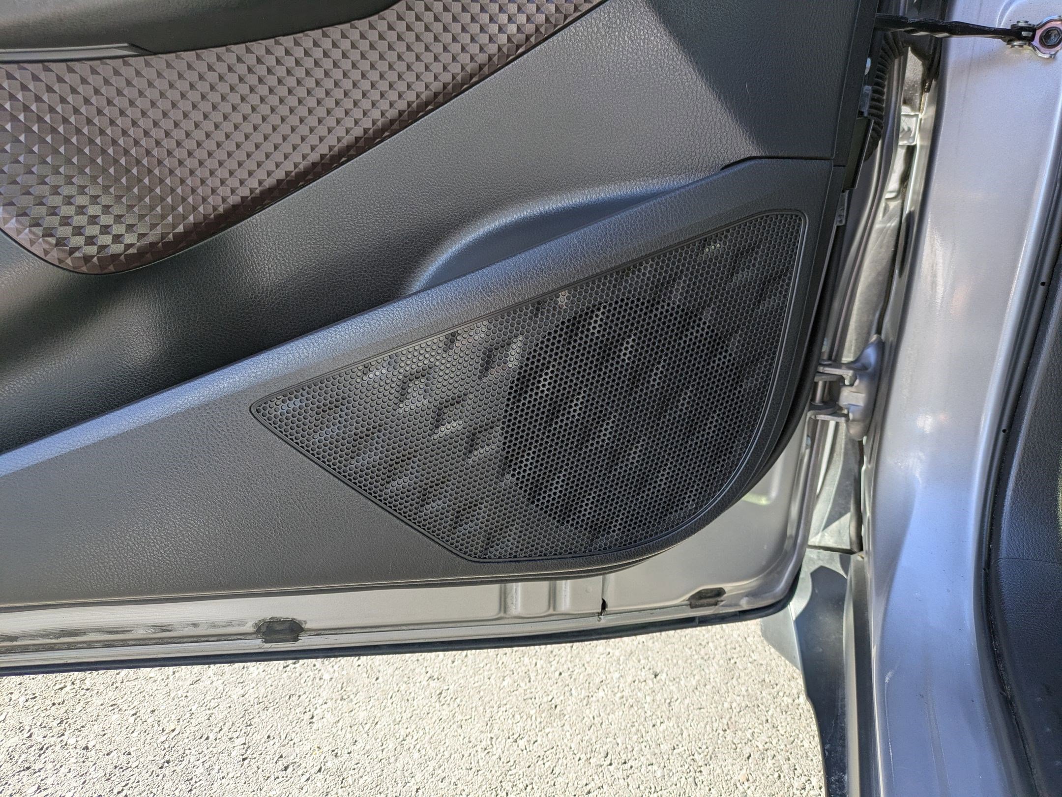 Used 2019 Toyota C-HR Limited FWD image 16