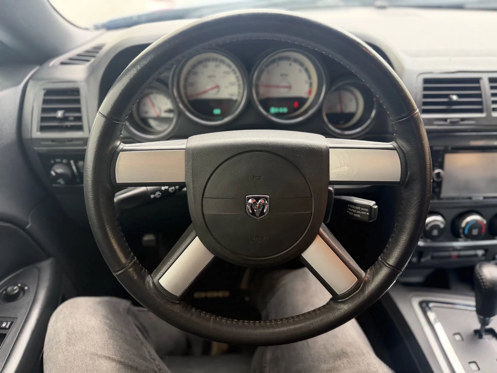 Used 2010 Dodge Challenger SE image 12