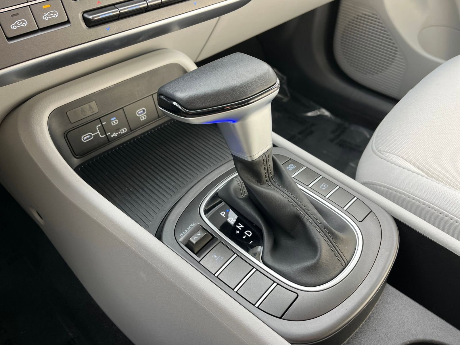 Used 2025 Hyundai Kona SEL image 41