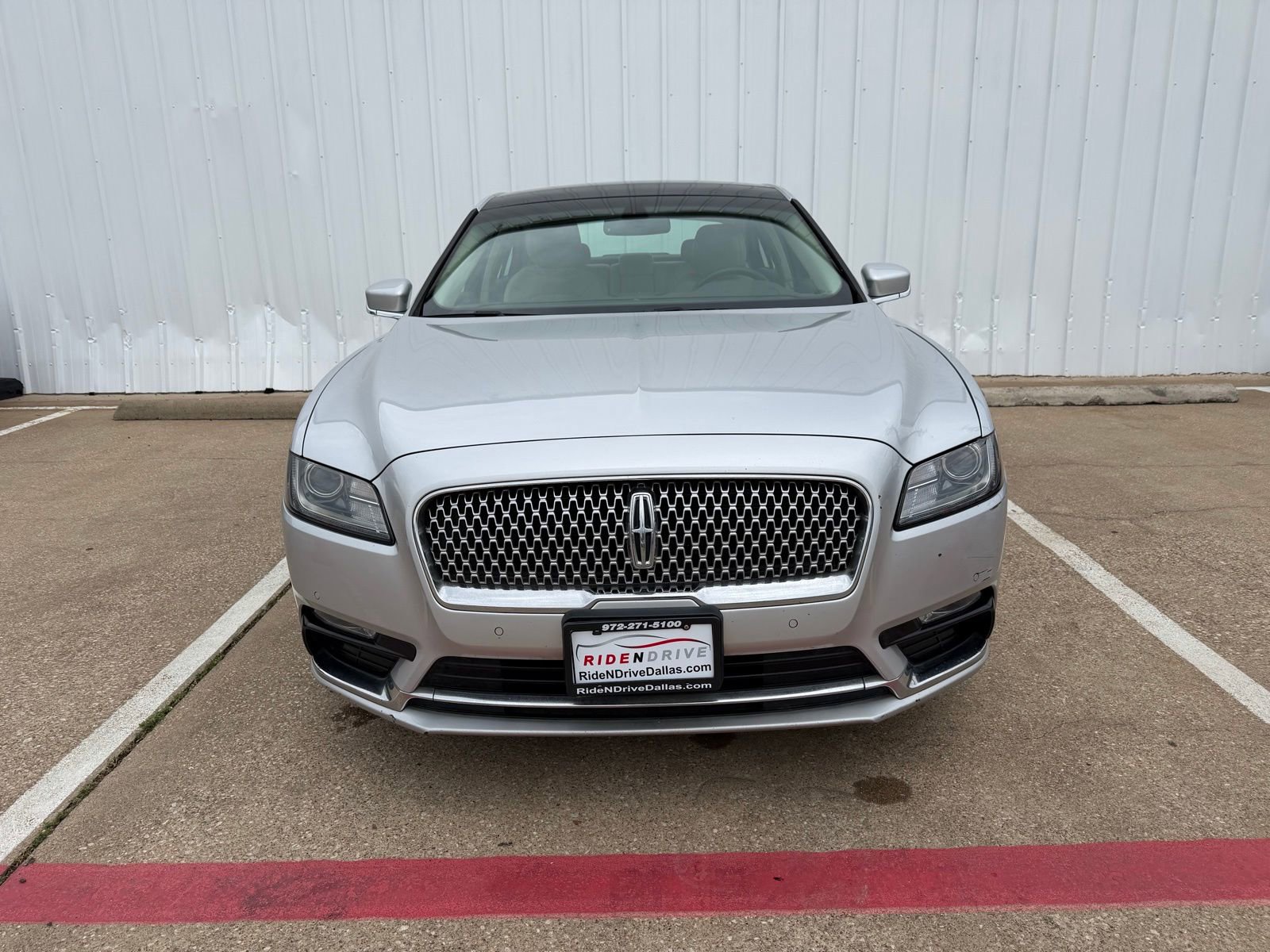 Used 2017 Lincoln Continental Select image 8