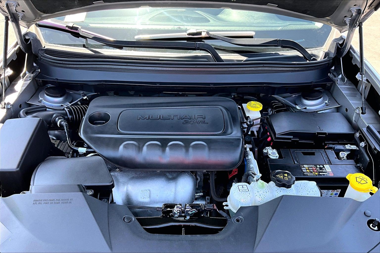 Used 2019 Jeep Cherokee Latitude w/ Cold Weather Group AWD/4WD image 9