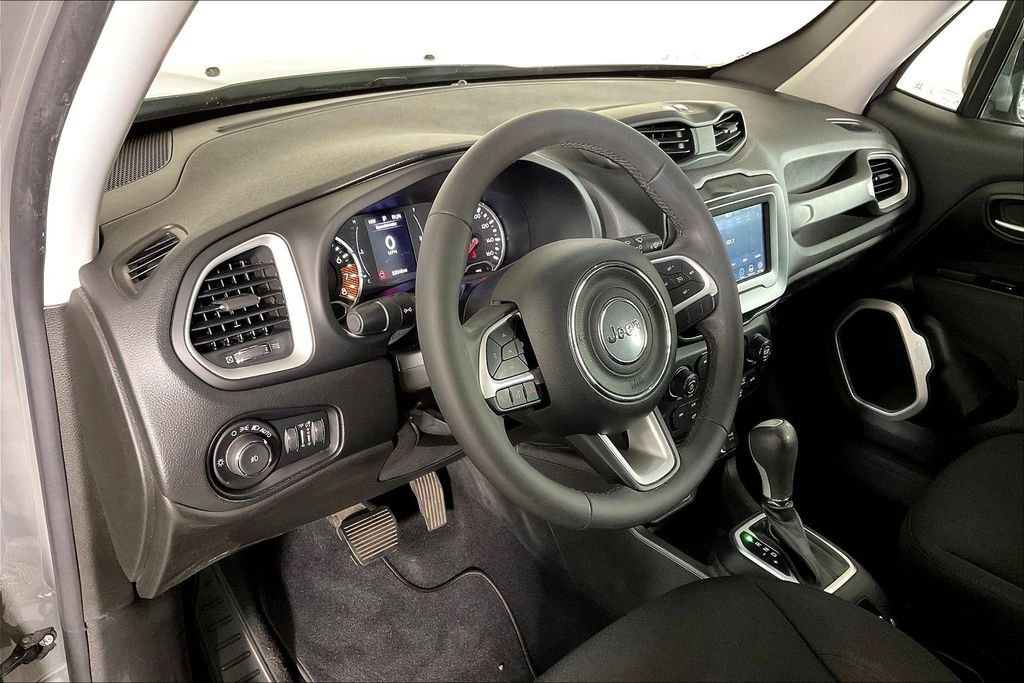 Used 2020 Jeep Renegade Latitude image 14