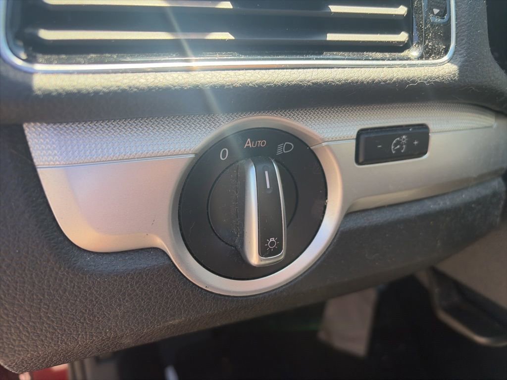 Used 2017 Volkswagen Passat 1.8T S image 17