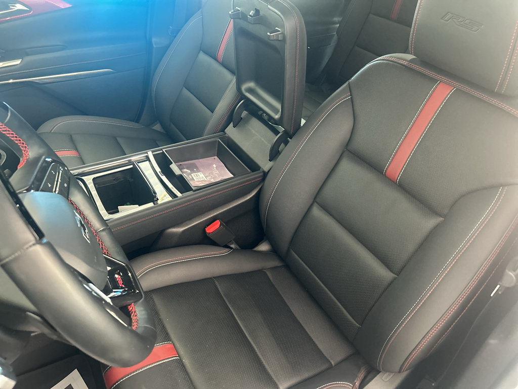 Used 2026 Chevrolet Traverse RS FWD image 17