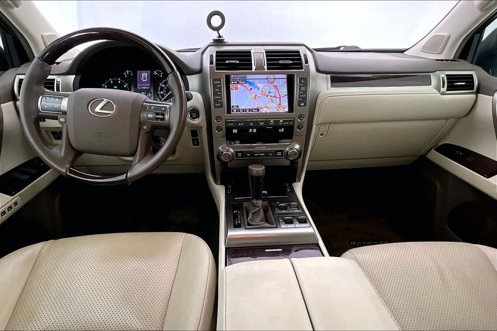 Used 2018 Lexus GX 460 Luxury w/ Preferred Accessory Package AWD/4WD image 18