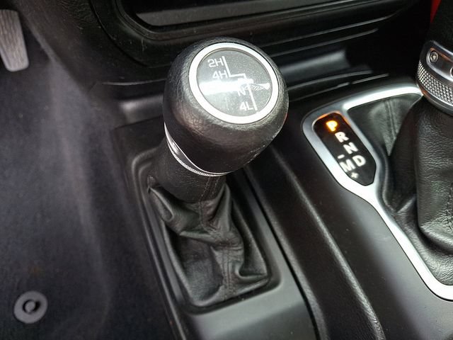 Used 2020 Jeep Wrangler Sport AWD/4WD image 21