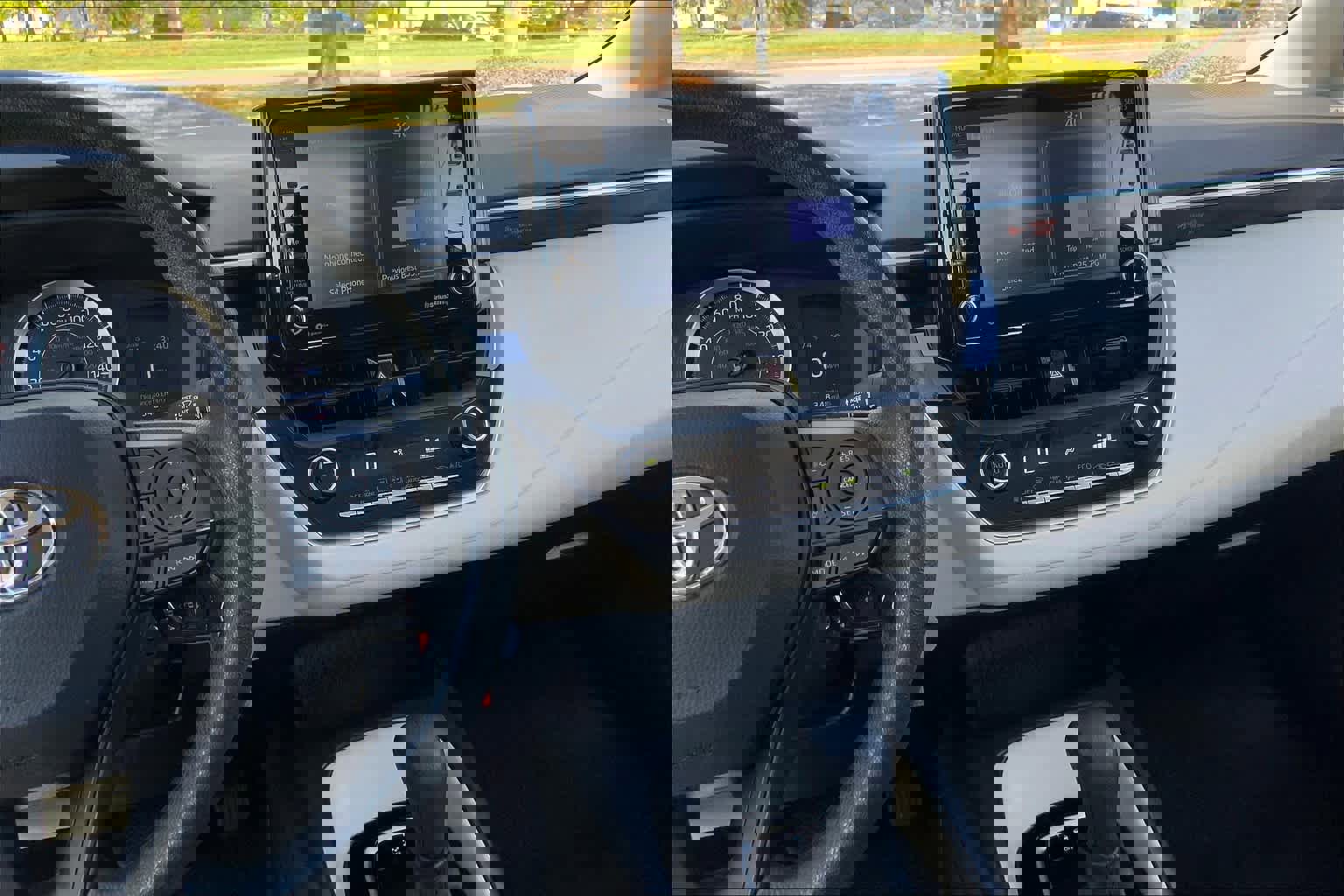 Used 2022 Toyota Corolla LE image 7