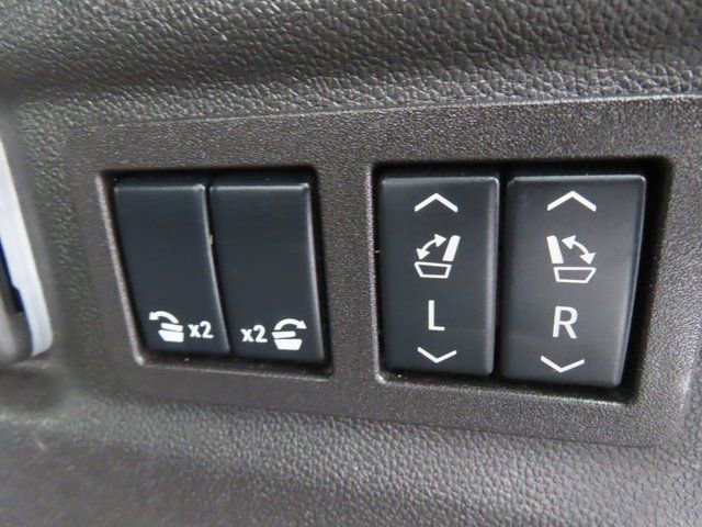 Certified 2025 Chevrolet Suburban Premier image 35