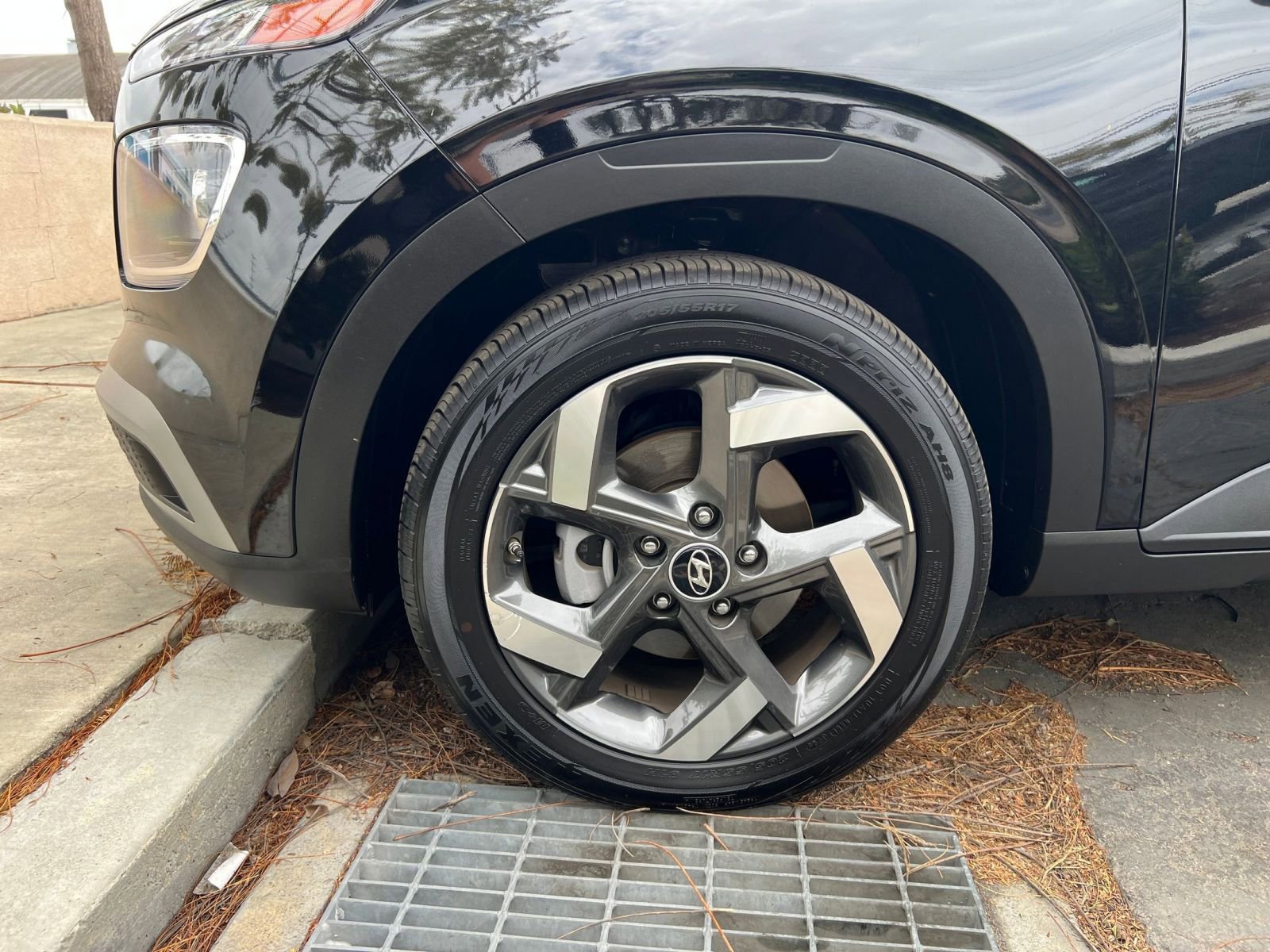 Used 2025 Hyundai Venue SEL FWD image 35