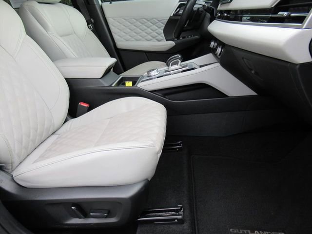 Used 2022 Mitsubishi Outlander SEL image 10