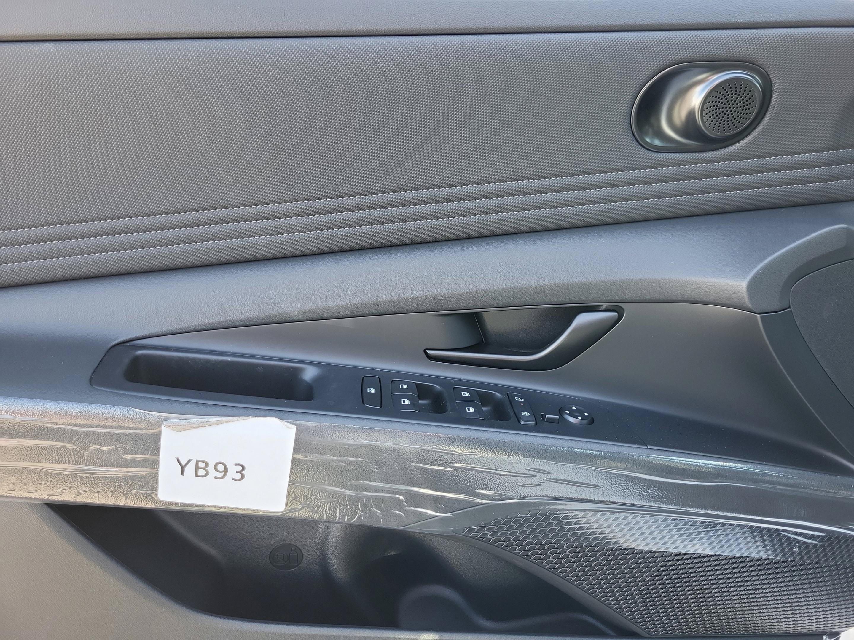 New 2026 Hyundai Elantra SEL FWD image 18
