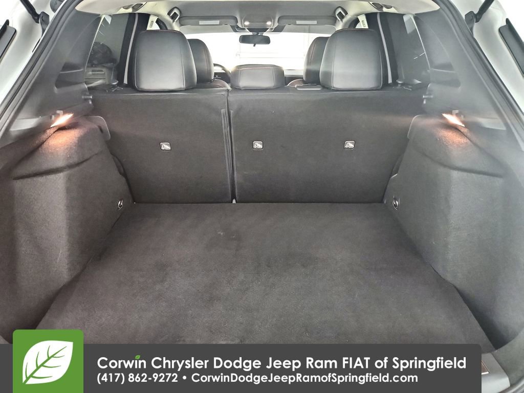 Used 2025 Nissan Kicks SR w/ Illumination Package image 29