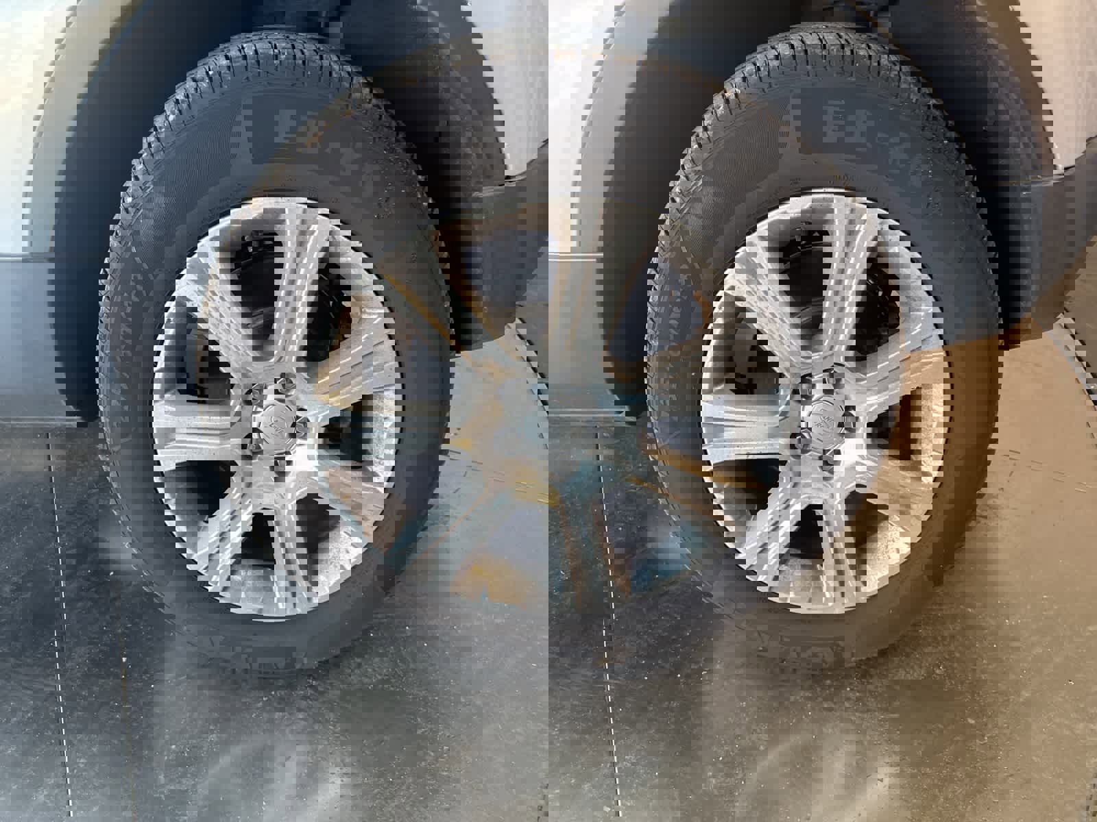 Used 2019 Land Rover Range Rover Evoque SE image 14