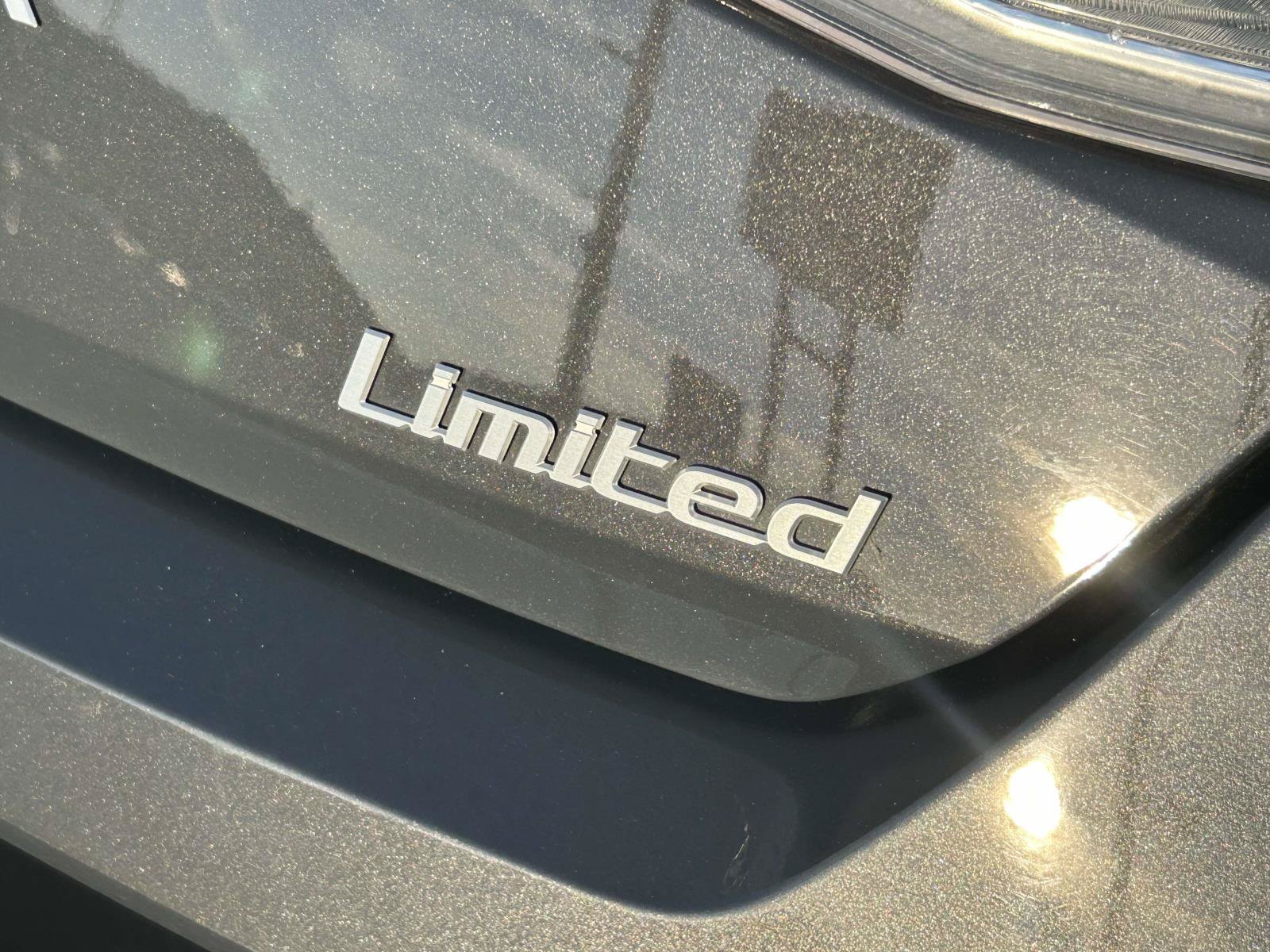 Used 2025 Hyundai Elantra Limited FWD image 11