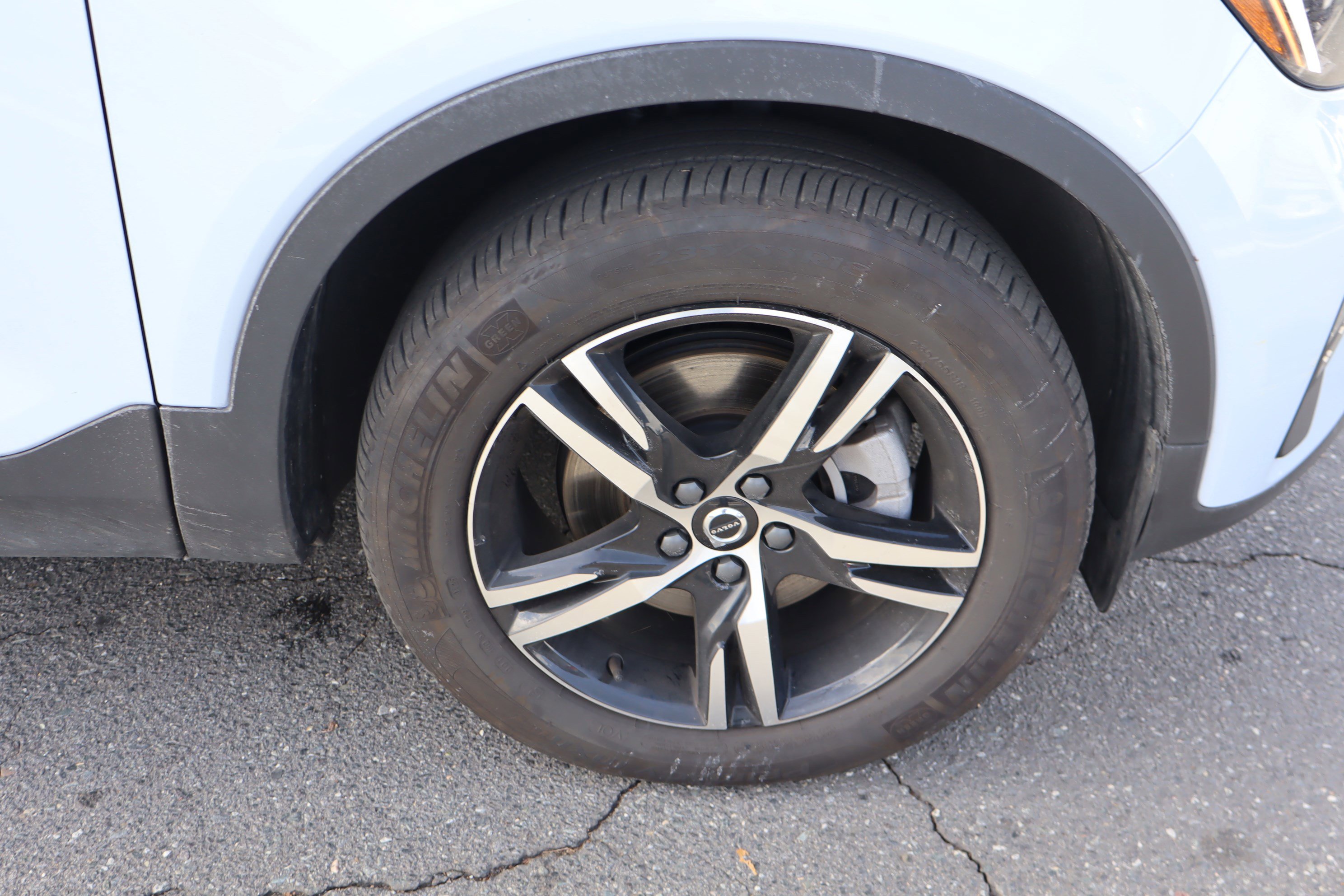 Used 2025 Volvo XC40 B5 Core image 37