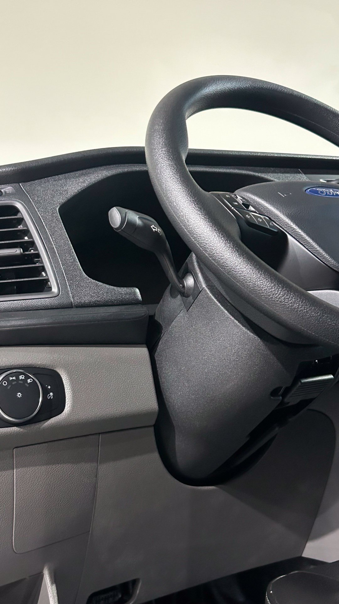 New 2026 Ford Transit 150 Low Roof RWD image 31