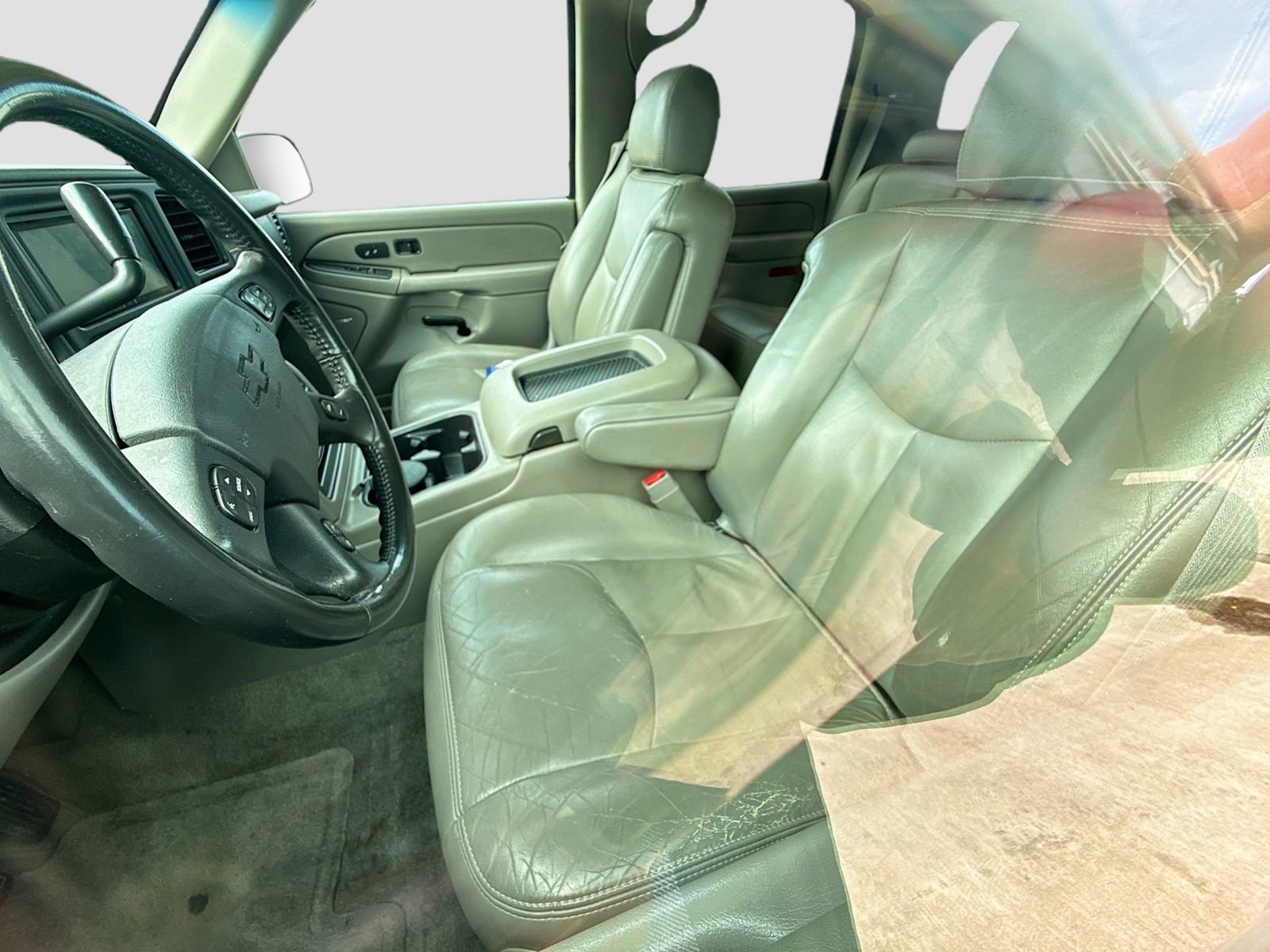 Used 2004 Chevrolet Suburban LT w/ Preferred Equipment Group image 11