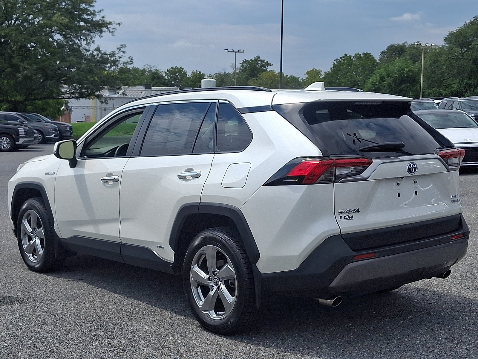 Used 2020 Toyota RAV4 Limited AWD/4WD image 7