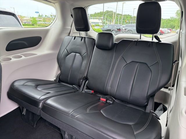 Used 2023 Chrysler Pacifica Touring-L FWD image 26