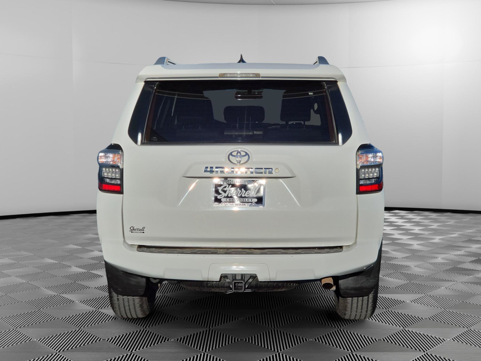 Used 2018 Toyota 4Runner SR5 Premium AWD/4WD image 4