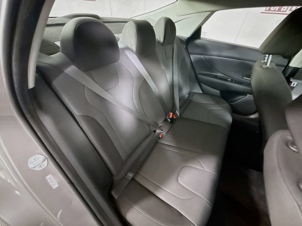 Certified 2023 Hyundai Elantra SE FWD image 28