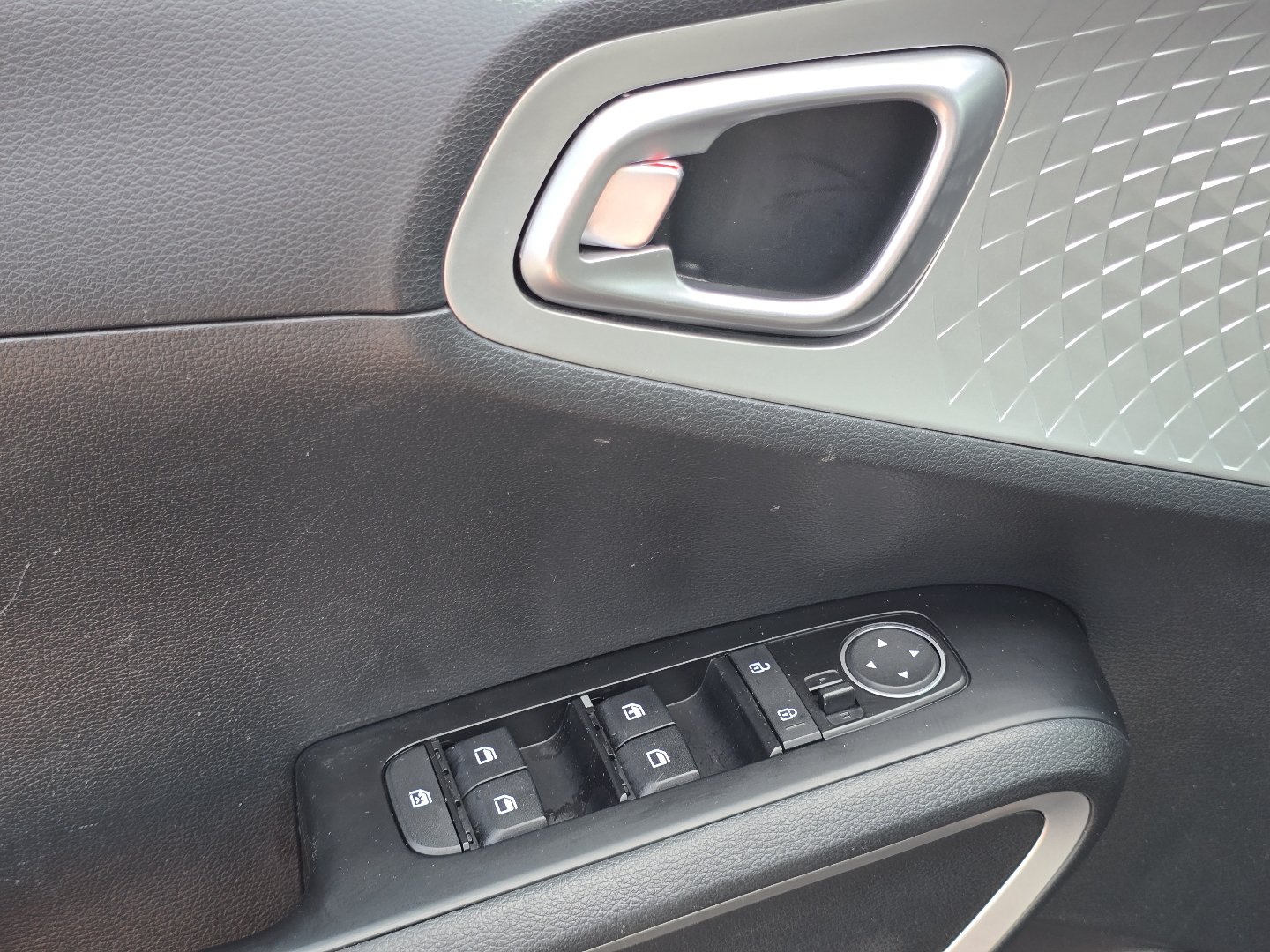 Used 2024 Kia Soul LX w/ Option Group 015 FWD image 29