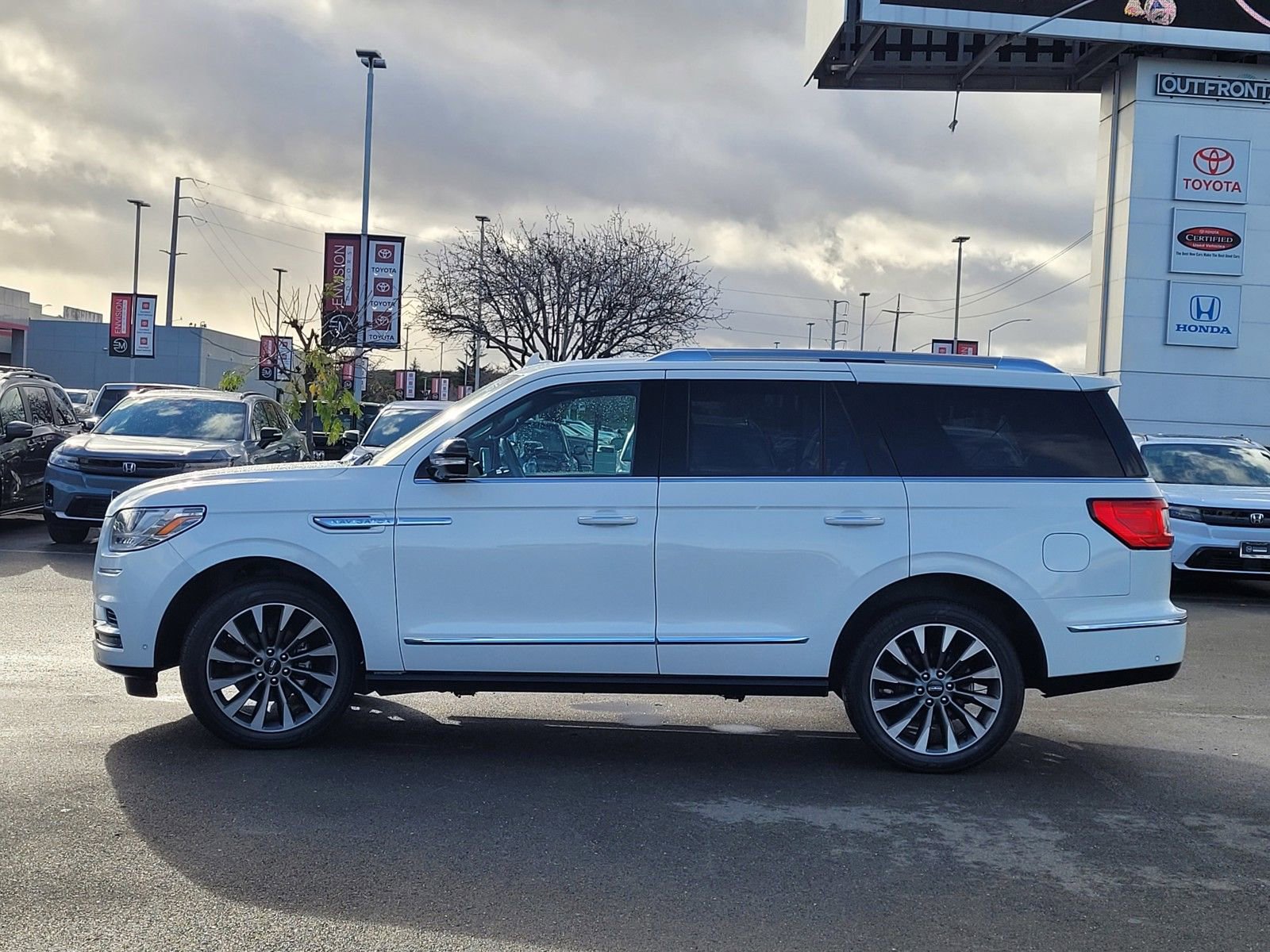 Used 2020 Lincoln Navigator Reserve image 8