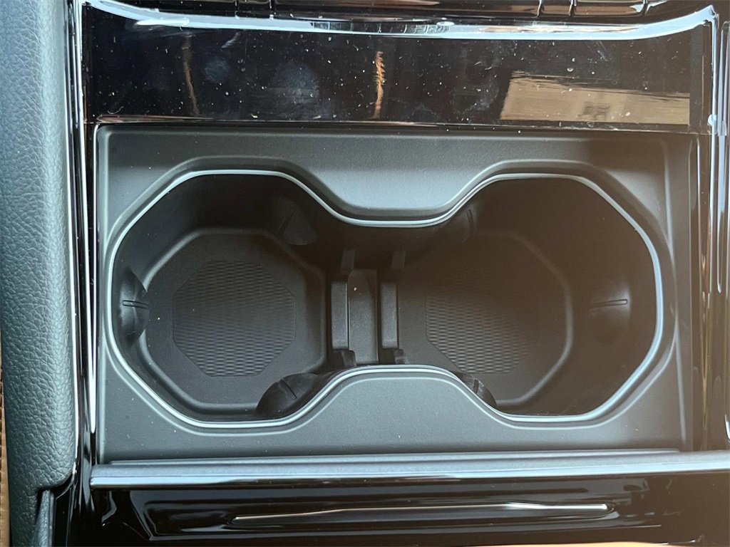 New 2025 Jeep Grand Cherokee Summit image 21